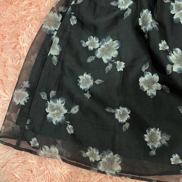 Chic Japanese A line skirt_ length to knee for 5’3 girl and size 36/4 - Picture 3 of 4